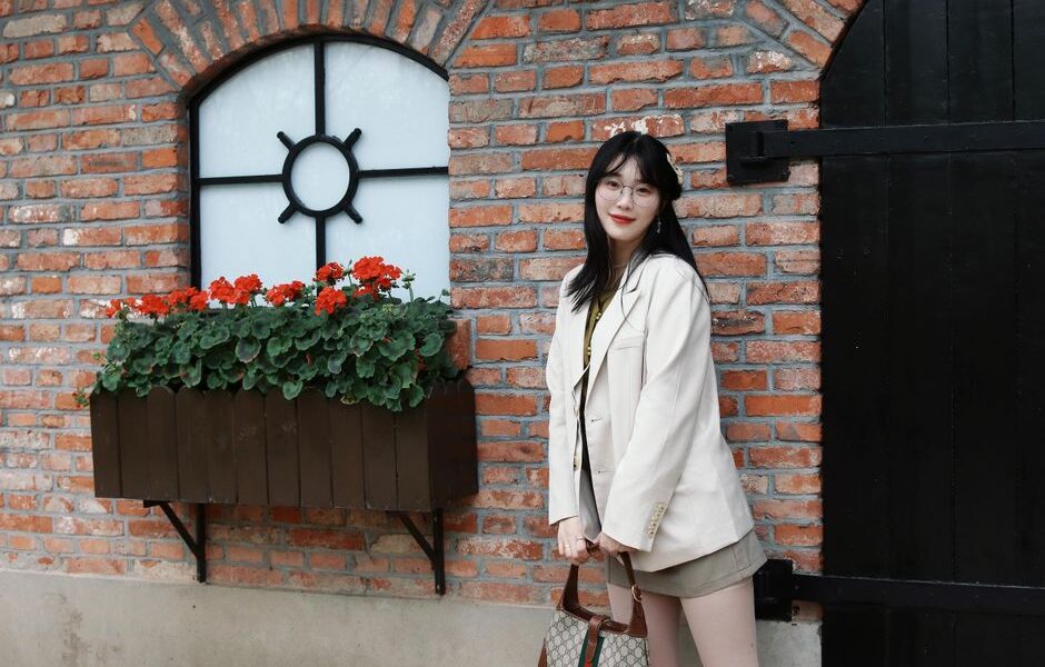 아이코닉하고 트렌디한 여성용 탄소 섬유 지갑